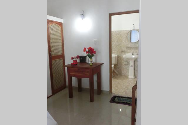 Githmini Beach House And Toures Hikkaduwa Esterno foto